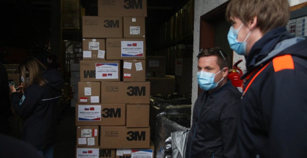 Od mesta Šanghaj smo v torek, 14. aprila 2020, prejeli zaščitne maske.